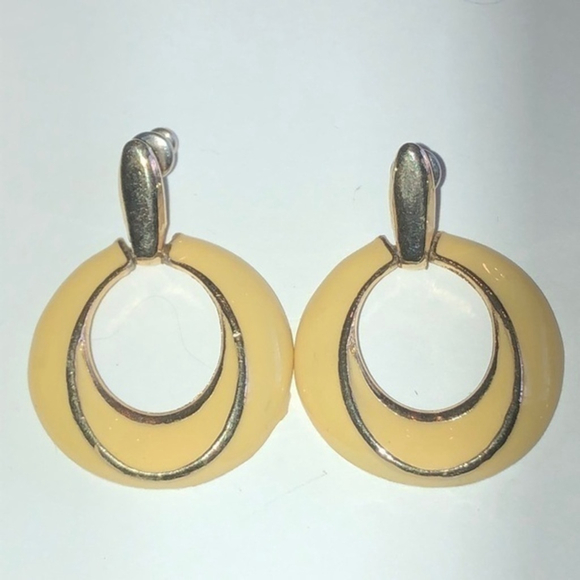 Vintage Jewelry - Vintage Gold Tone & Off White/Yellow Enamel Pierced Retro Earrings